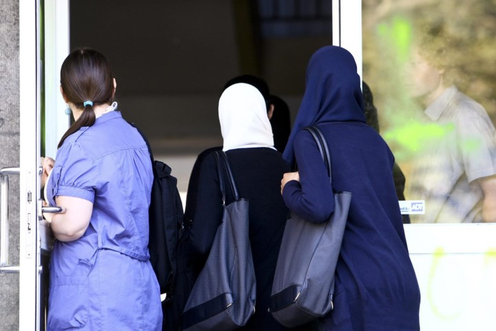 Europees Hof van Justitie: “Openbaar bestuur mag hoofddoek verbieden”