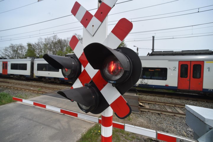 Fietser aangereden door trein in Zele, treinverkeer tussen Dendermonde en Lokeren stilgelegd