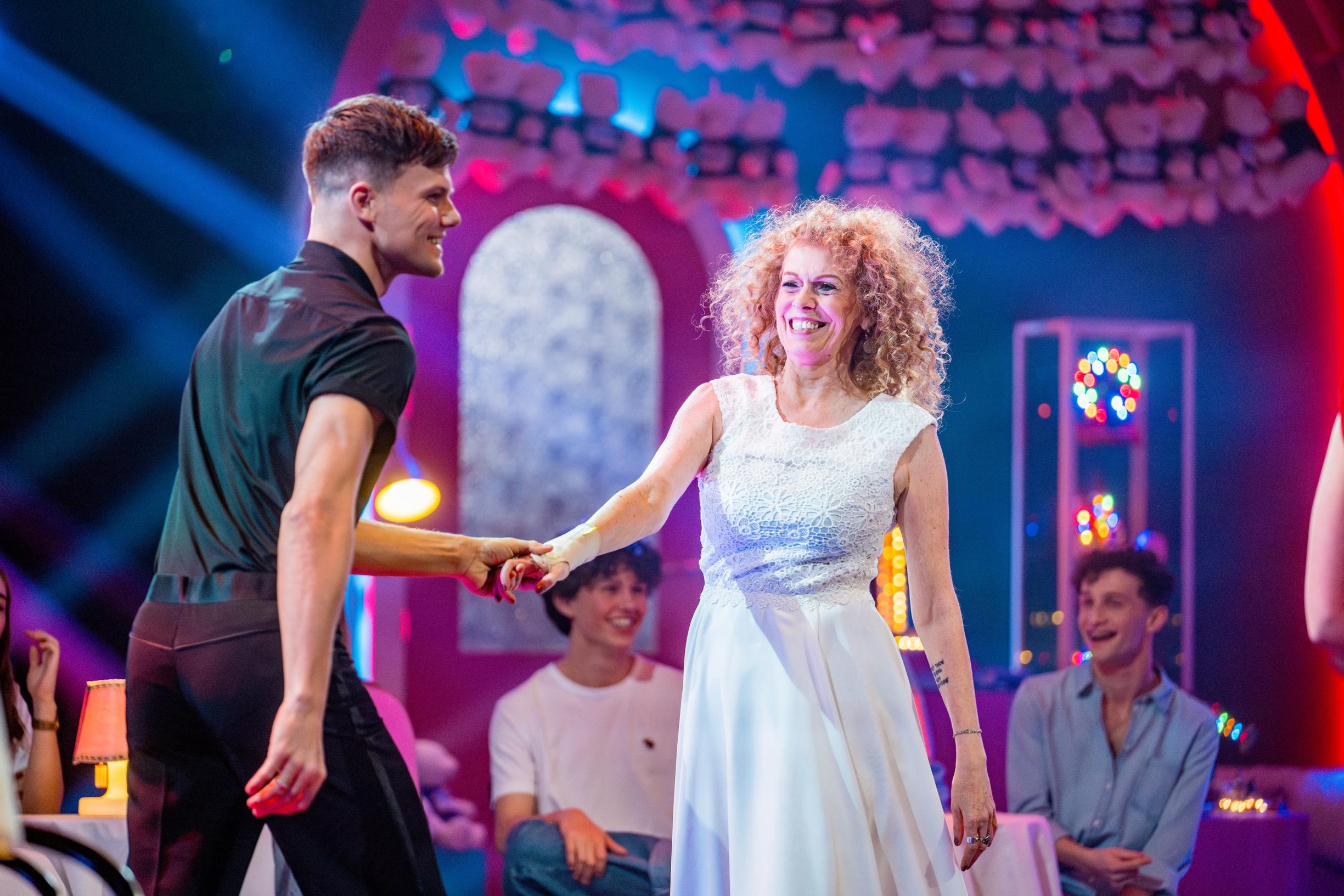 Greet in de voetsporen van Jennifer Grey in De droomfabriek Ik wou die liftscene uit Dirty dancing al sinds de filmrelease naspelen Gazet van Antwerpen Mobile