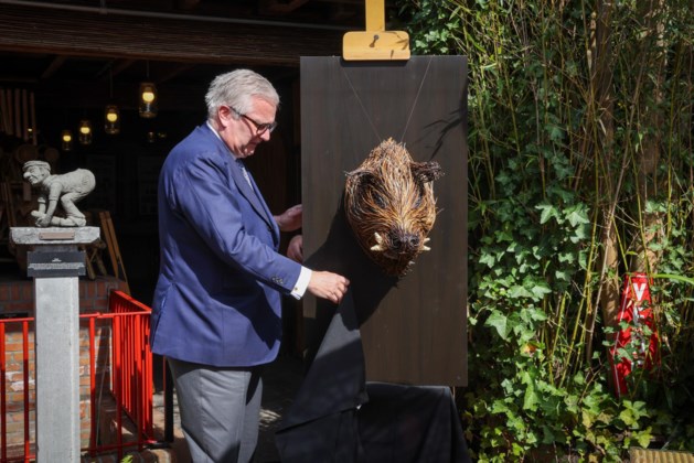 Royal Vernissage at De Zilverreiger Regional and Weaving Museum in Weert Celebrates 55th Anniversary with Braided Animals Exhibition