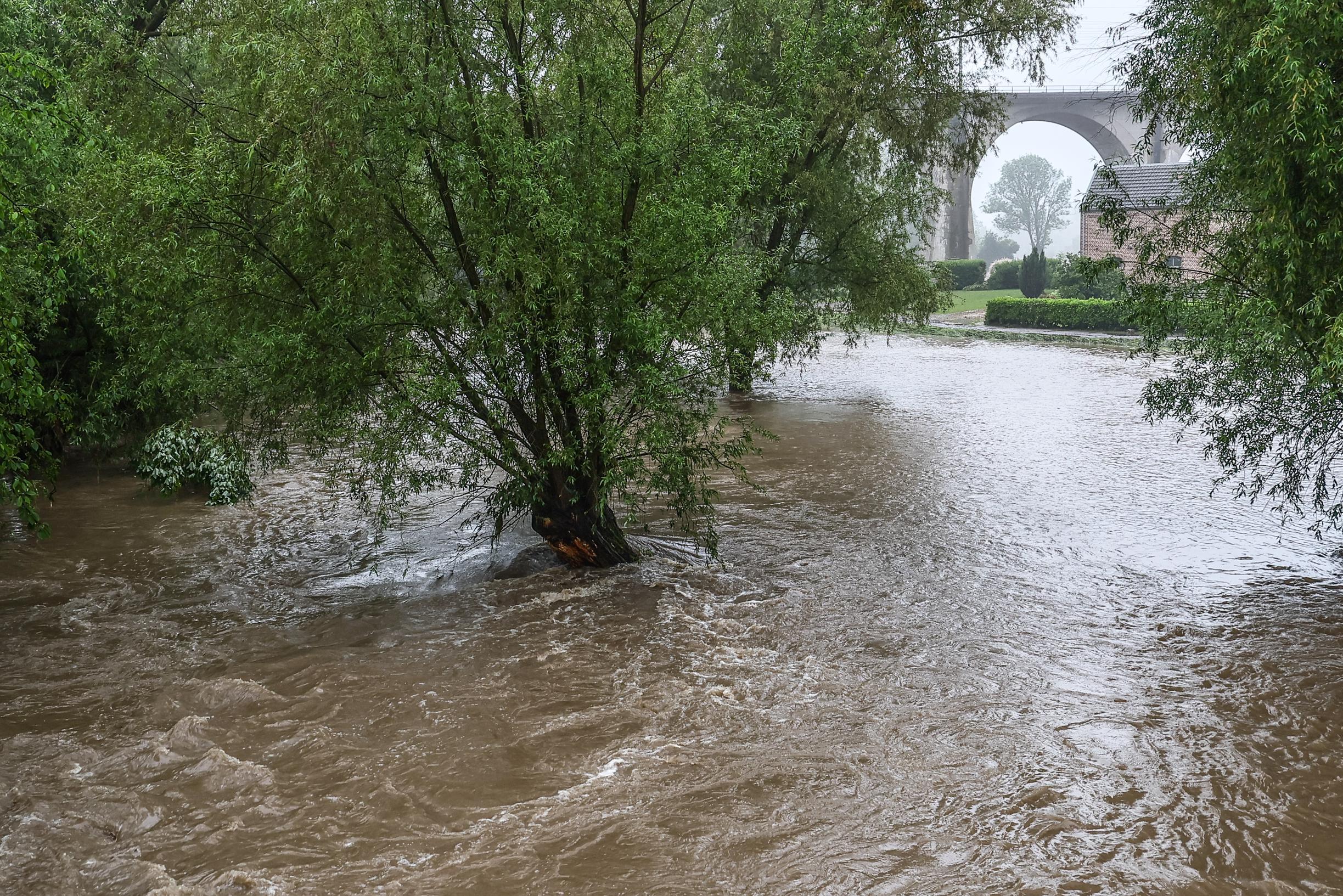 Vanavond Opnieuw Onweersbuien, Kans Op Kritieke Overstromingen Langs ...