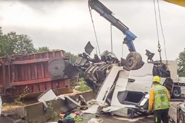 Trucker (54) dies after critical crash on Brussels ring highway: highway utterly free after 7 hours (Zaventem)