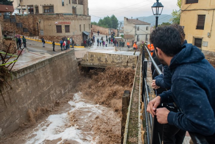 LIVE. Al meer dan 60 doden na overstromingen in Spanje – Grote problemen met stroom en drinkbaar water in Valencia