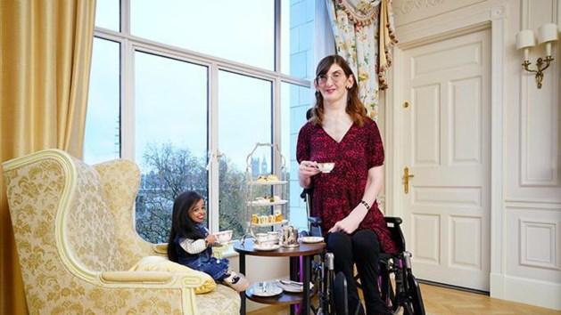 Grootste en kleinste vrouw ter wereld ontmoeten elkaar | Gazet van