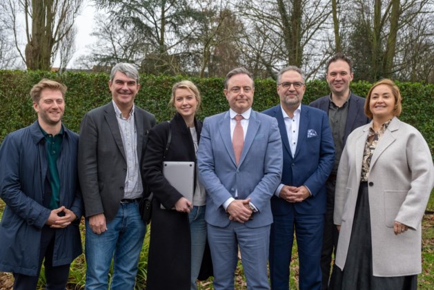 De nieuwe N-VA-gezichten in het Antwerpse stadhuis: "Het zal raar voelen om met De Wever in het college te zitten"