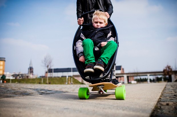 Nieuw Skateboard Met Kinderzitje Op Gazet Van Antwerpen