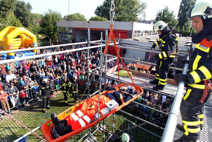 Brandweer toont evacuatie tijdens opendeurdag